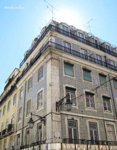 Azulejos sui palazzi della città